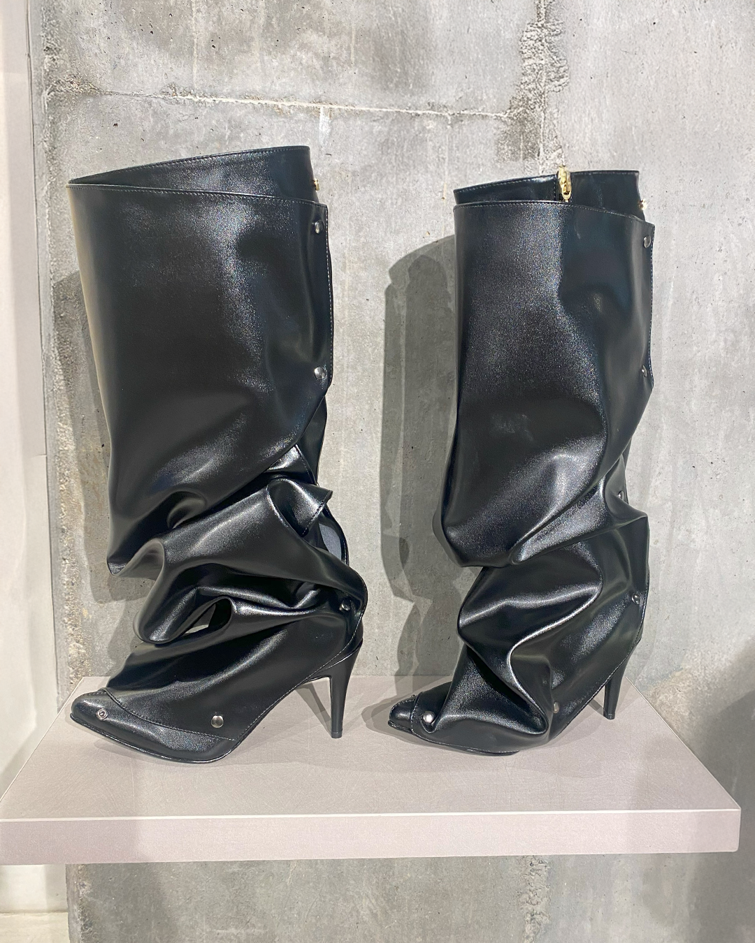 Boots Taches